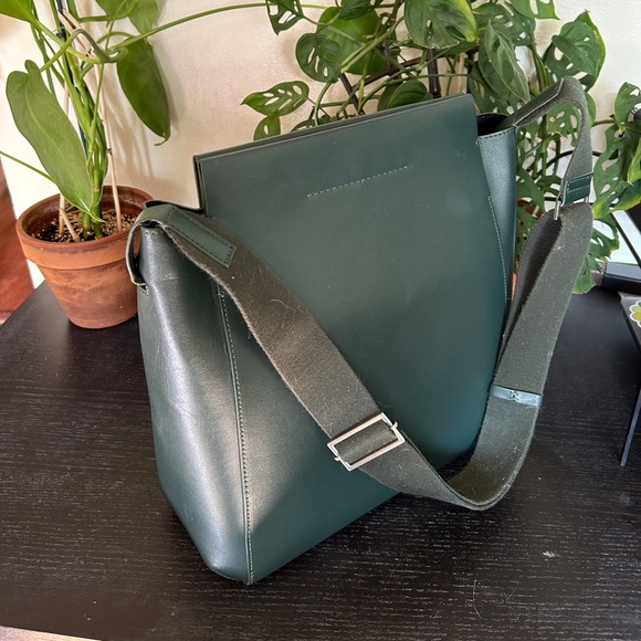 The Everlane Form Bag Green Italian Leather Purse Quiet Luxury Minimalist - Picture 8 of 12